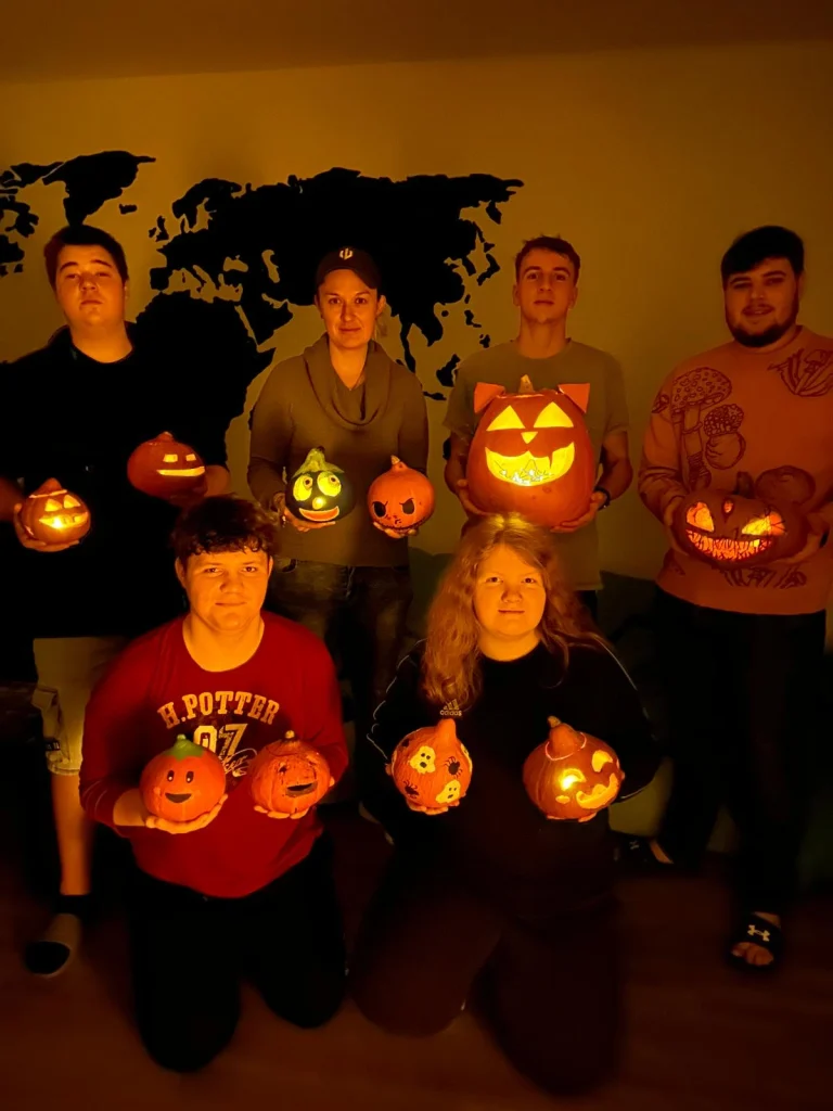 Halloween - vyřezávání dýní